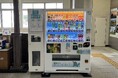 JR西日本の駅構内に、国内初となるリサイクルボックスと一体型の「ChargeSPOT」を設置