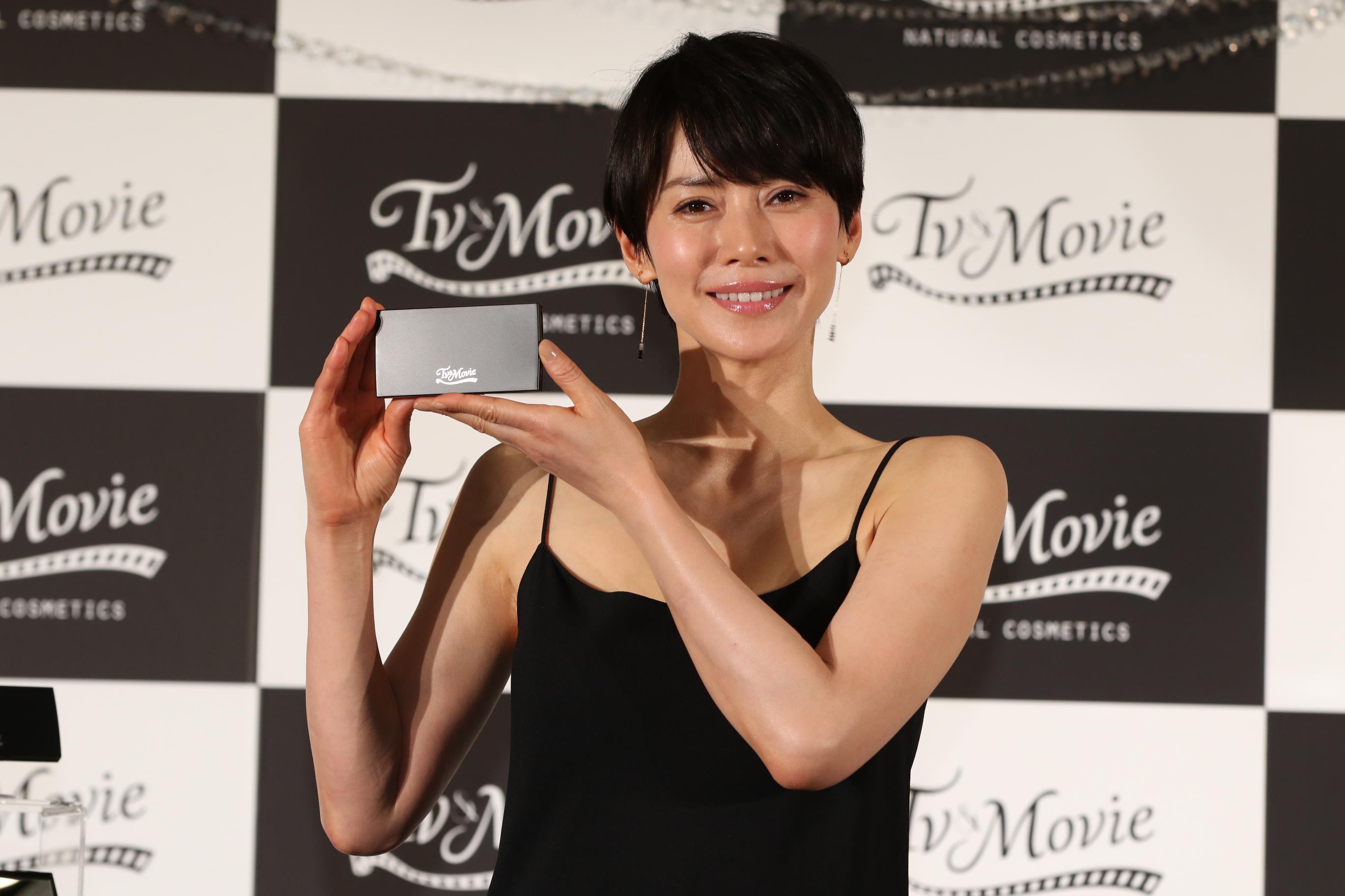 ブランドミューズ中谷美紀さんがプロデューサーとして登場 Tv Movie 新商品 新cm発表会を開催 ティーアンドエムのプレスリリース