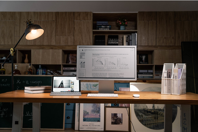 boox-mira-pro-desk boox-mira-pro-desk