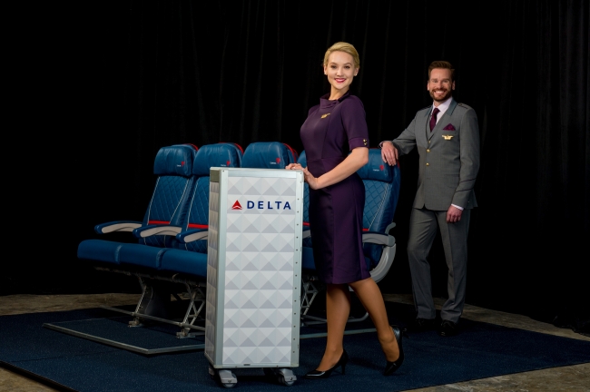 ザック・ポーゼンデザインのデルタ航空の新ユニフォーム 客室乗務員用の一例