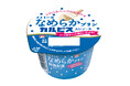 大人気飲料「カルピス」と初コラボ ソースをすくって味わい広がる！爽やかで甘酸っぱいなめらかプリンが登場『メイトーのなめらかプリン カルピス入りソース』