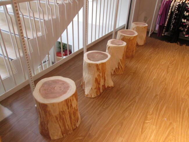 高知県産の間伐材を使用した椅子