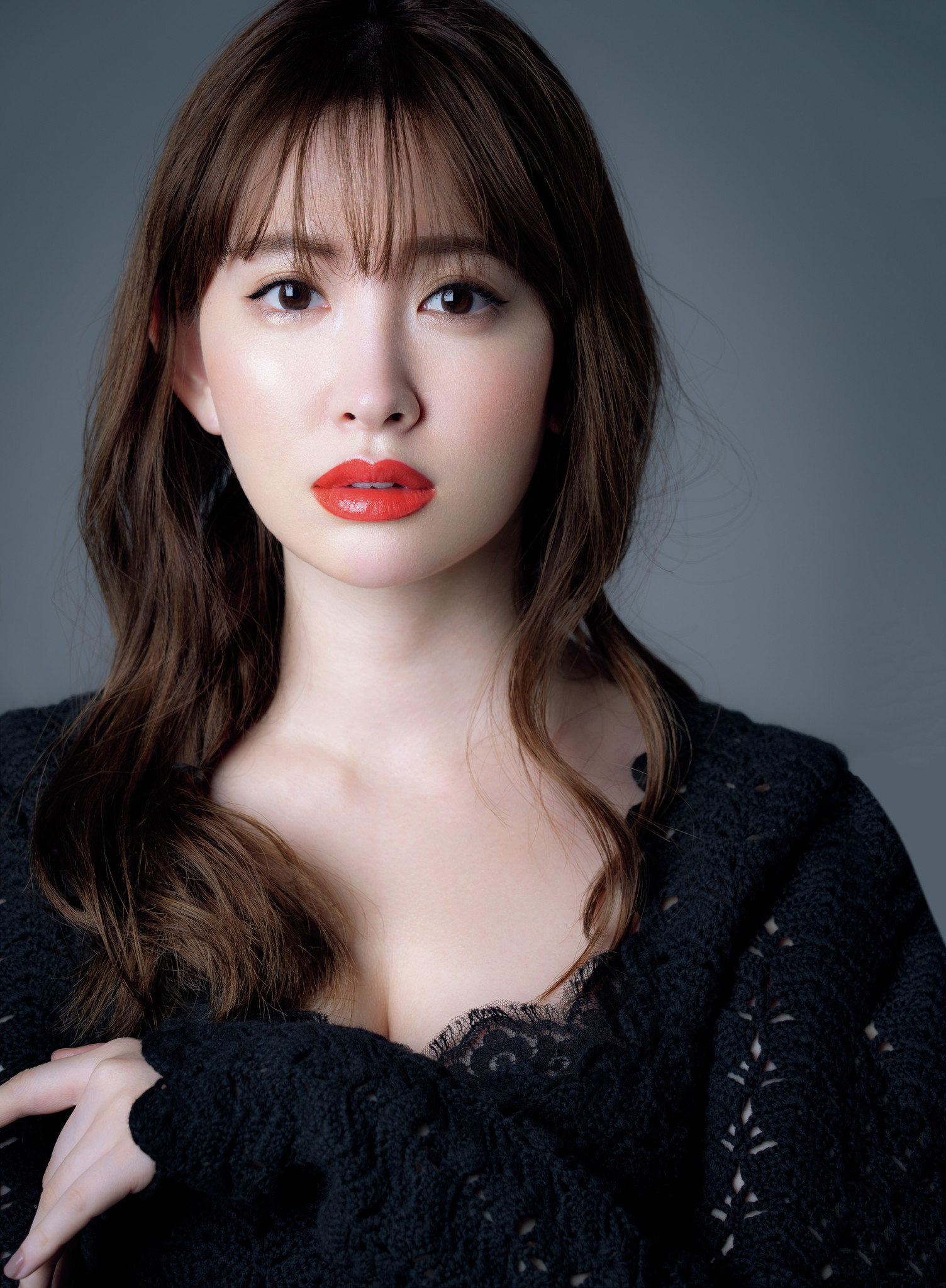 ドルチェ ガッバーナ ビューティ 小嶋陽菜さんが グラマラスにメイクを格上げするリッププランパーを紹介 In Maquia 株式会社 資生堂のプレスリリース