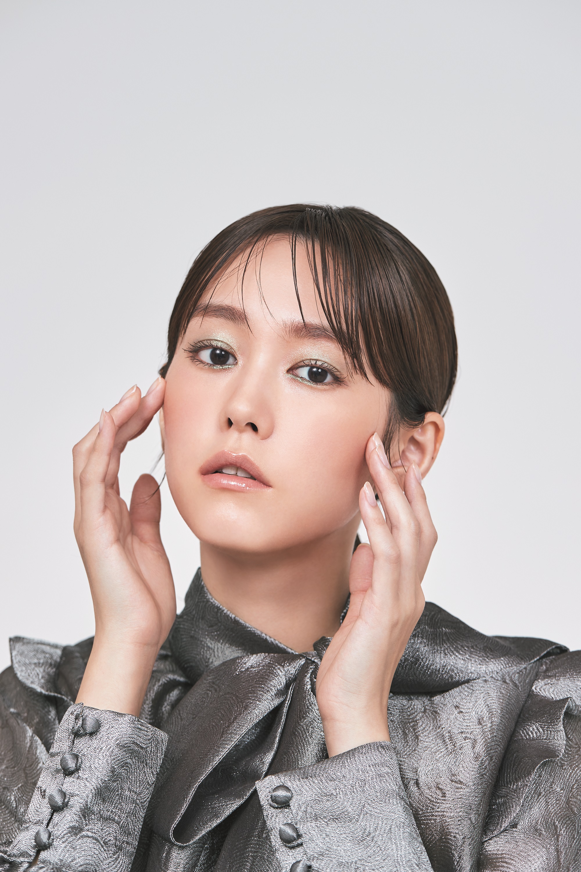 ドルチェ ガッバーナ ビューティ Voceによる メイクトレンドlabo 第8回は クリスマスコレクションで華やかに大人の キラキラメイク をテーマに紹介 ドルガバコスメ 株式会社 資生堂のプレスリリース