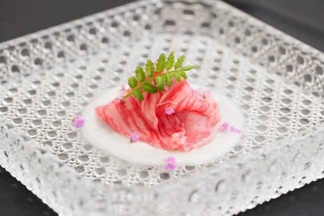 厳選和牛の溶けるユッケ