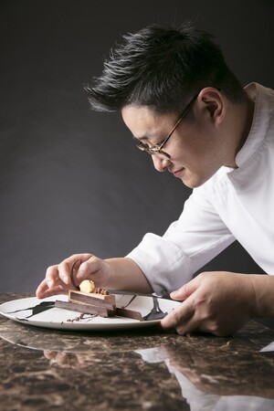 エグゼクティブ・ペストリーシェフ 播田 修 (はりた おさむ) エグゼクティブ・ペストリーシェフ 播田 修 (はりた おさむ)