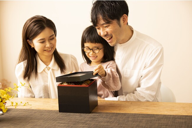 開けて！飾って！食べてたのしい石井食品の新春「おせち料理 2023」