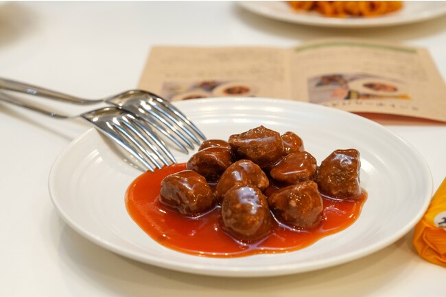 アルチェネロの有機トマトペーストの使用し、リニューアルした『イシイのおべんとクン ミートボール』