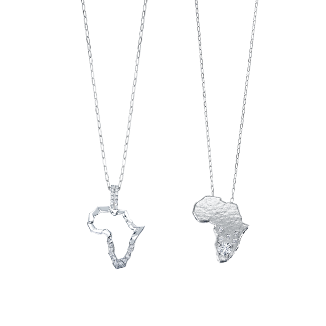 ペンダント 「マザーアフリカ」 左) K18,WG,ダイヤモンド 計約0.12ct 385,000円 右) K18,WG,ダイヤモンド 計約0.24ct 429,000円 ペンダント 「マザーアフリカ」 左) K18,WG,ダイヤモンド 計約0.12ct 385,000円 右) K18,WG,ダイヤモンド 計約0.24ct 429,000円