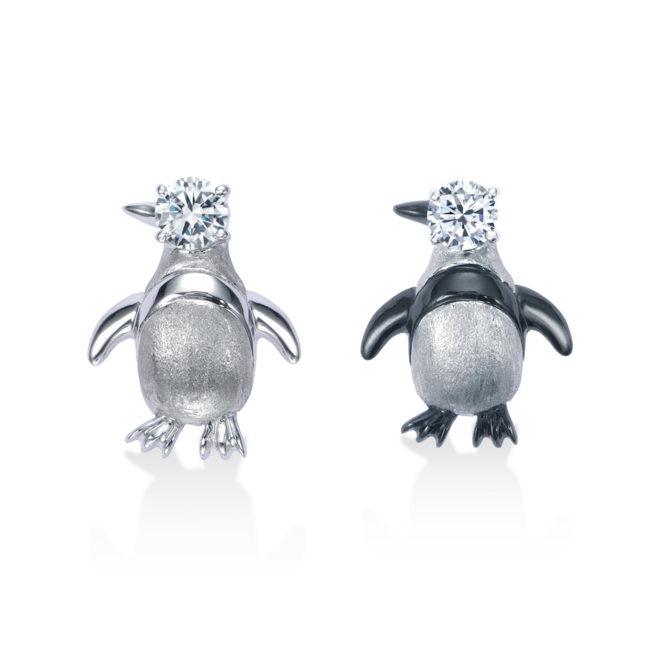 ブローチ 左)Pt ダイヤモンド 0.2ct ¥352,000 右)Pt ダイヤモンド ブラックメッキ 0.2ct ¥352,000 ブローチ 左)Pt ダイヤモンド 0.2ct ¥352,000 右)Pt ダイヤモンド ブラックメッキ 0.2ct ¥352,000
