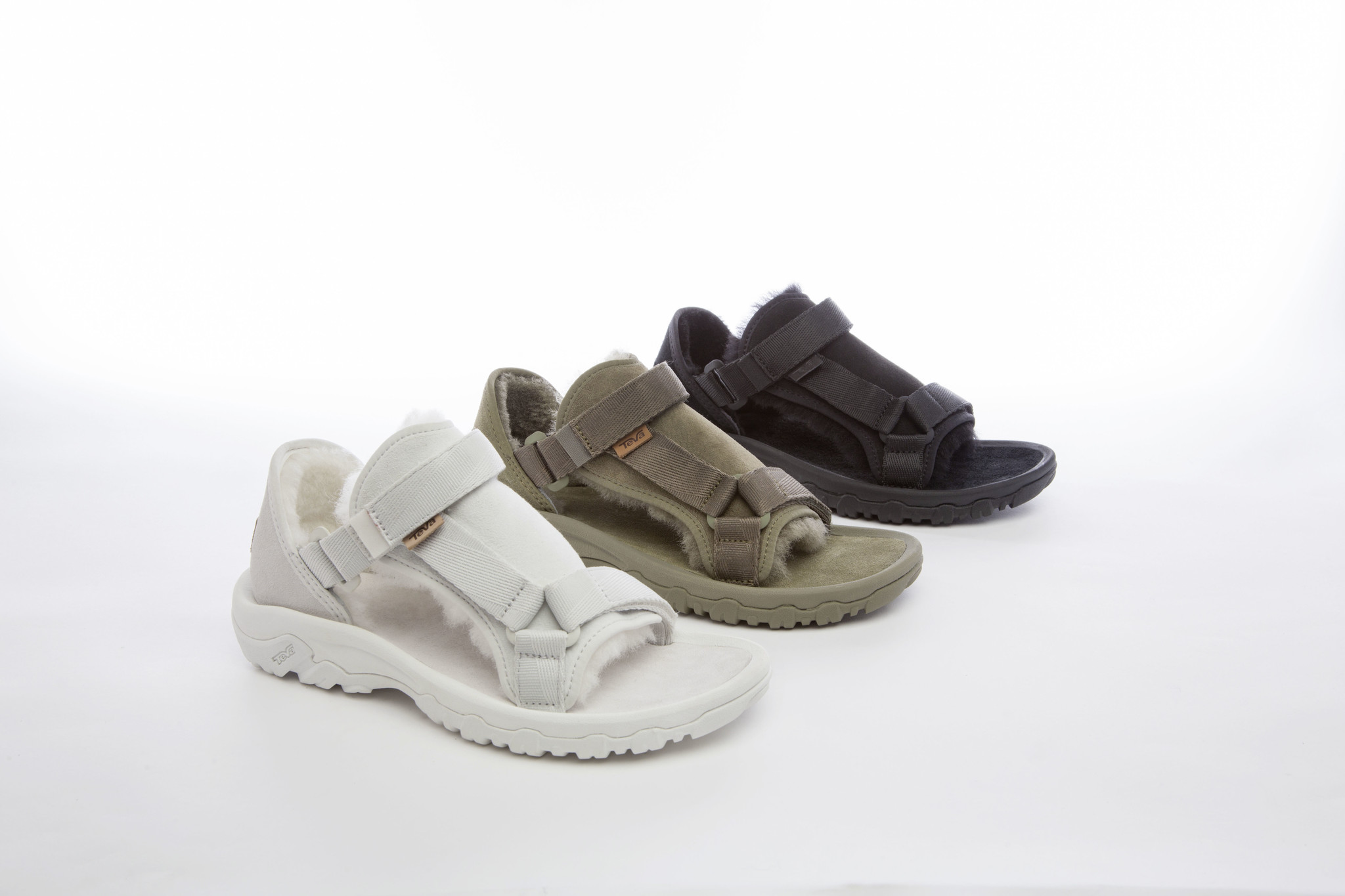 UGGとTeva が初のコラボレーションを発表｜Deckers Japan合同 