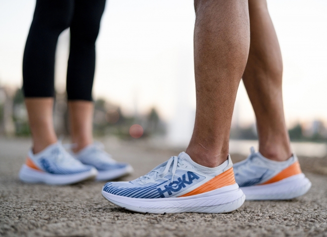 HOKA ONE ONEのカーボンプレート搭載シューズにフィット感を強化した