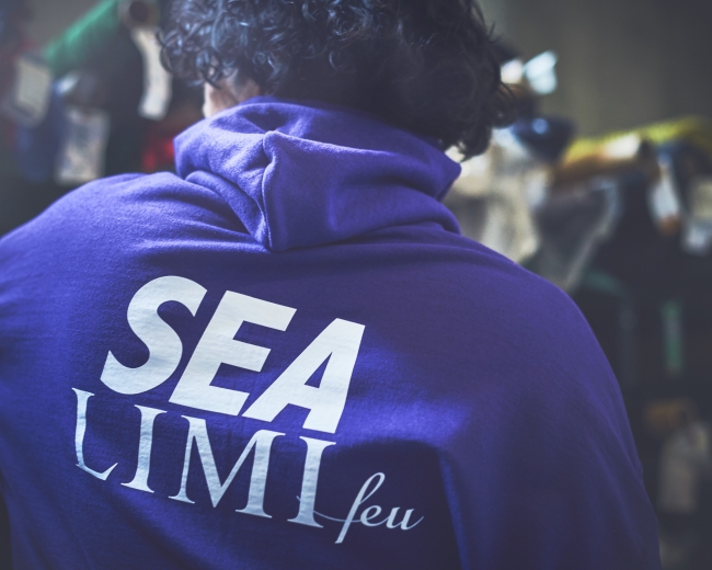 売れ筋がひ新作！ AND WIND × feu LIMI SEA スウェットパーカー白