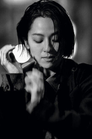 ANNE NAKAMURA, Photographed by MAX VADUKUL