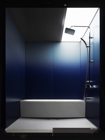 マンション用ユニットバスルーム「i-X」光のイメージと壁が調和する空間