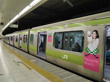 「キレイを贈るクリスマス」Panasonic Beauty Train（1）