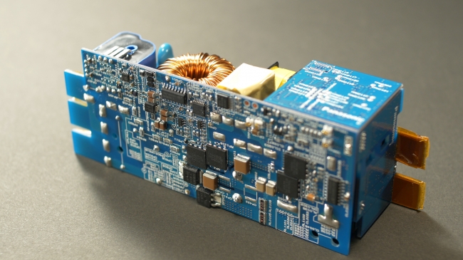 出展商品例：GaN応用事例 「GaN搭載小型電源」