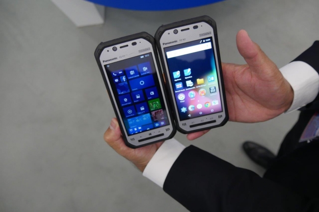 TOUGHPAD FZ-F1 Windowsモデル（左）とFZ-N1 Androidモデル