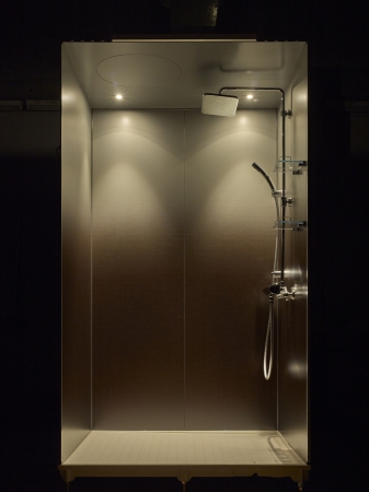 シャワールーム「i-X INTEGRAL SHOWERROOM」光のイメージと壁が呼応する空間