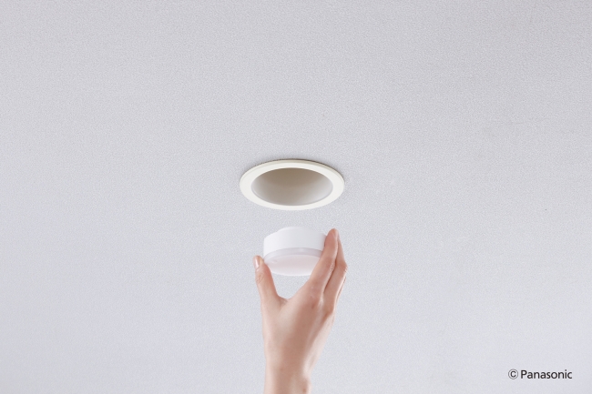LEDフラットランプに「美ルック」タイプが登場、住宅用照明器具の