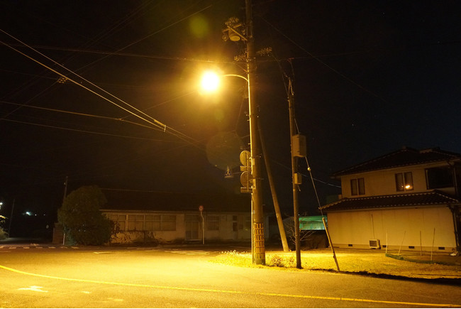 美星町内の県道に設置された道路灯（Before 上方光あり）（1）