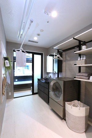 「洗濯する・干す」を1つの空間で完結できる家事室