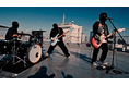 正体不明のハードコアJ-POPバンドthe bercedes menz、ついに顔出し解禁…!? 初のドラマタイアップ楽曲MV公開！