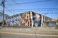 静岡県・三島のウイスキー蒸留所に「物々交換」で壁画を制作