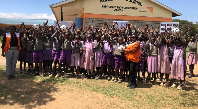 【ケニア】WVのチャイルド・スポンサーシップ支援地域に住む子どもたち。幼稚園、小中学校に寄贈し、ボール寄贈にあわせて、衛生に関する啓発活動なども実施しました