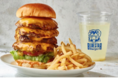 焼き立て＆113gの食べ応え十分のパティ！「ブルースターバーガー」のコンセプトストア 『BLUE STAR burger gourmet 113』が2022年1月渋谷にグランドオープン！