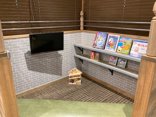 絵本やモニターも完備のキッズスペース 絵本やモニターも完備のキッズスペース