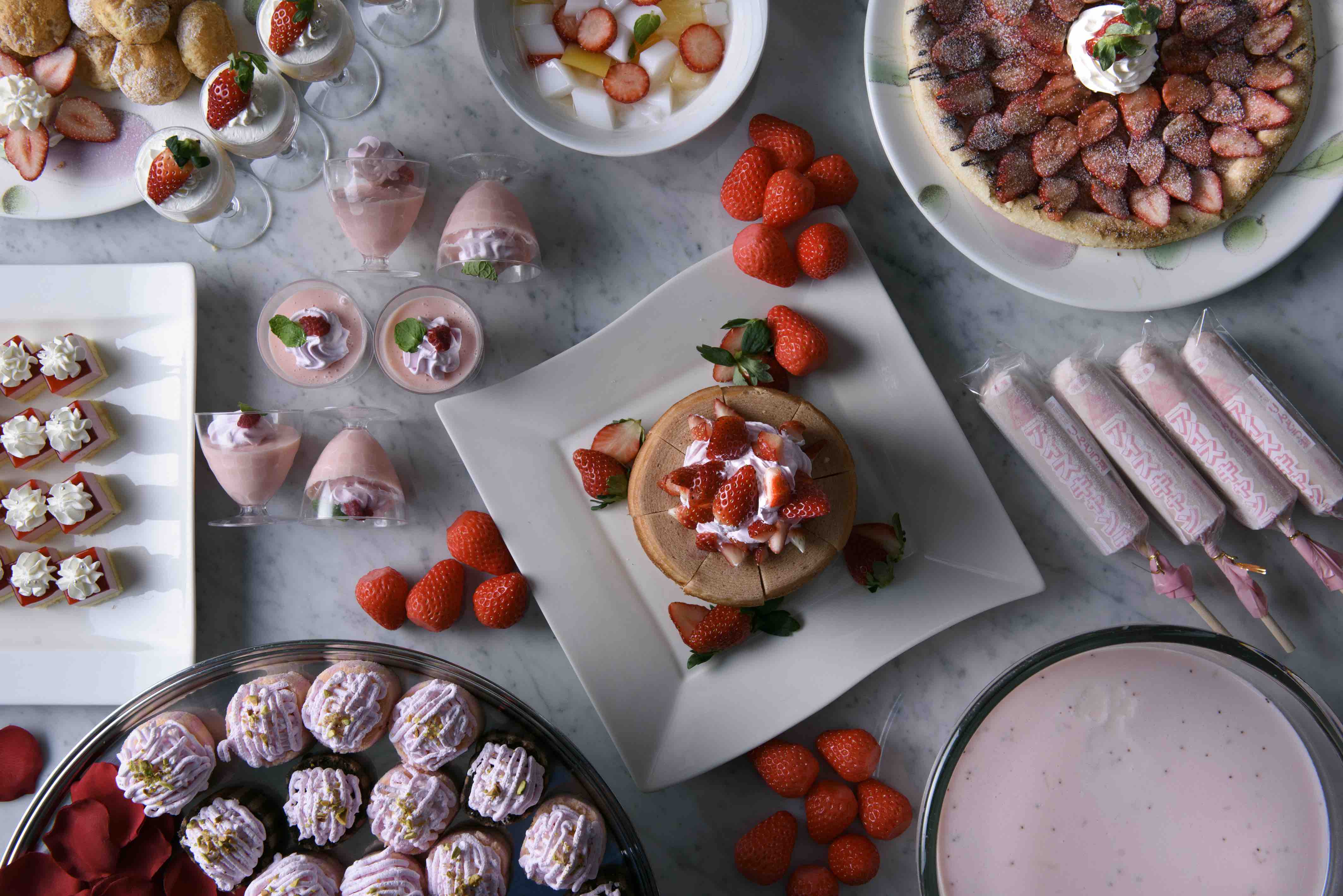 まるでいちご狩り 日本一の生産量を誇る栃木ならではの とちおとめ スイーツ勢揃い 浅草ビューホテル監修 Strawberrysweetsビュッフェ を限定開催 那須興業株式会社のプレスリリース