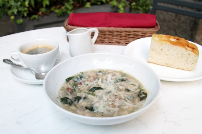 白インゲン豆とパンチェッタのスープ