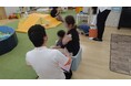 ピップ×神戸常盤大学等の教授らの研究によりパートナーに優しく触れてもらいながら話すことで子育て当事者のストレスを軽減できることが判明!