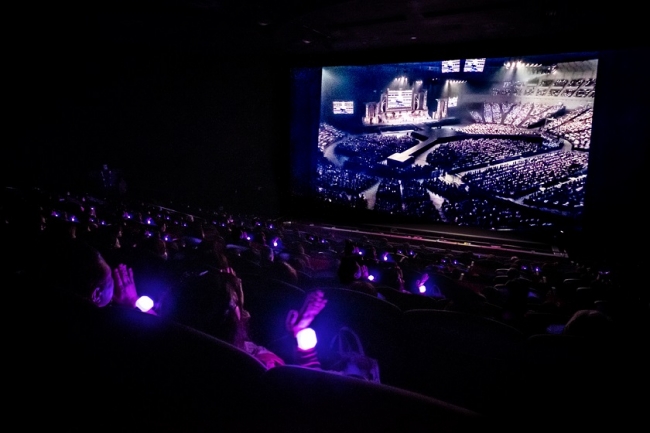 コンサート演出の最新技術が映画館でも 日本初 無線制御ライトで演出されたライブ ビューイング実施 ライブ ビューイング ジャパンのプレスリリース