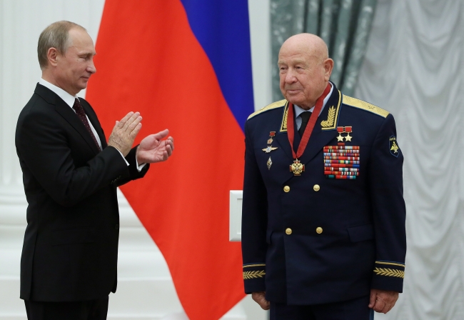 プーチン大統領とアレクセイ・レオーノフ