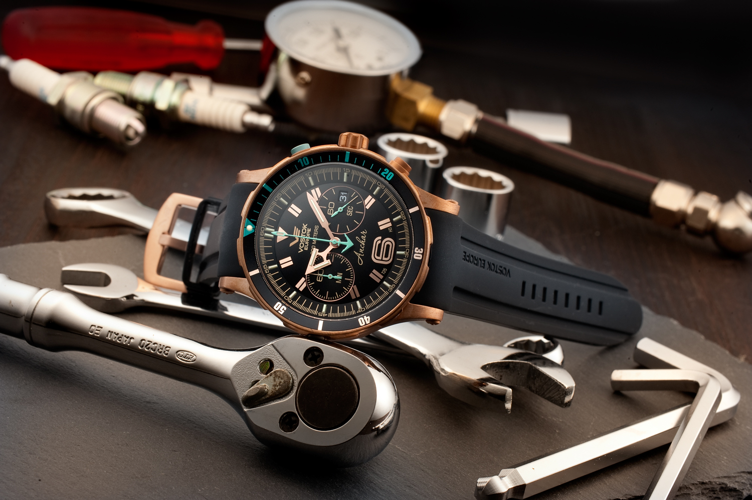 Vostok Europe ボストークヨーロッパ から流行のブロンズ仕様の新型クロノグラフが登場 おうち時間でオリジナルのエイジング時計 を育ててみては 株式会社andorosのプレスリリース