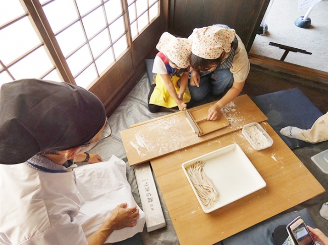 農家でうどん作り（過去開催の様子）