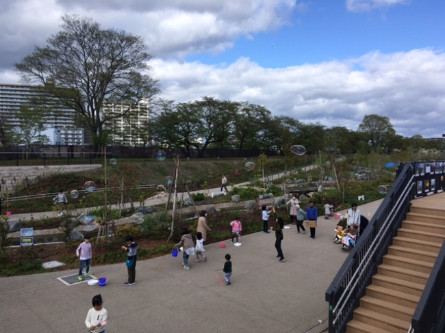 草津川跡地公園でのイベントの様子