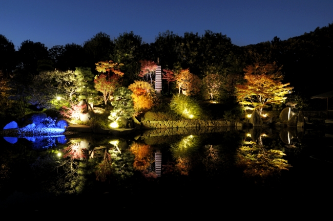 息をのむほど美しい 秋の庭園ライトアップ 豊島区立目白庭園 西武造園株式会社のプレスリリース