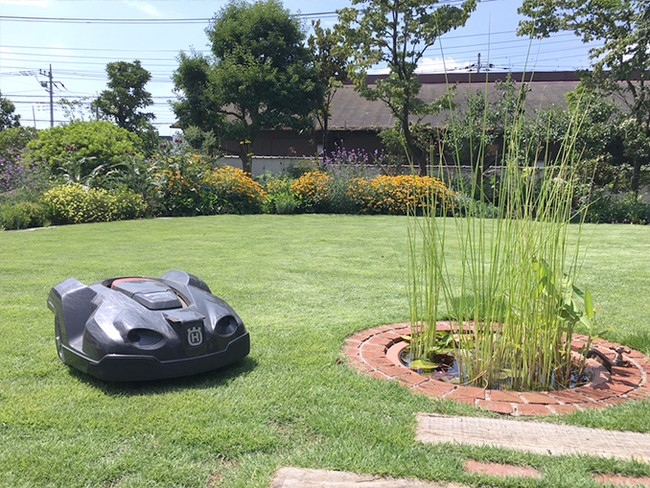 ロボット芝刈機Automower™による芝生管理サービス