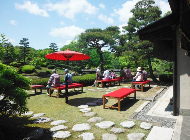 近江八景「勢多の夕照」をイメージした日本庭園内にある茶室「夕照庵（せきしょうあん）」