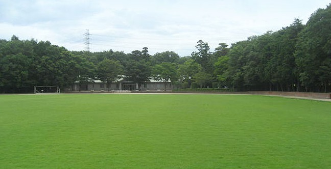 狭山市立堀兼・上赤坂公園　天然芝の多目的グラウンド(サッカー場)