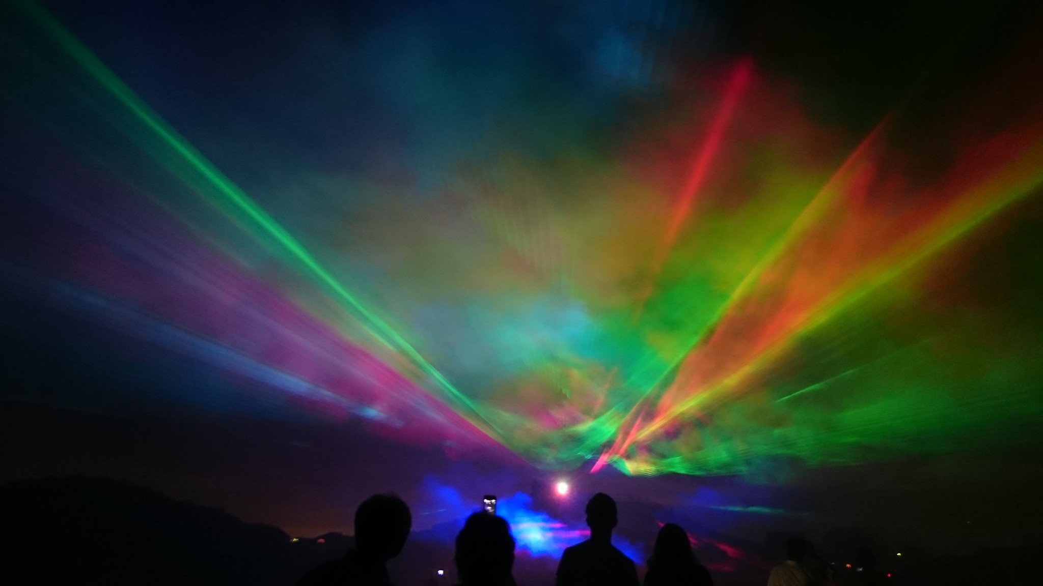 夜毎変化する神秘のオーロラ ソレイユの丘の夜空に今年も出現 西武造園株式会社のプレスリリース