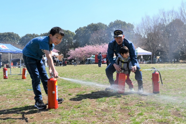 水消火器体験（西東京市立　西東京いこいの森　過去開催イベントの様子）
