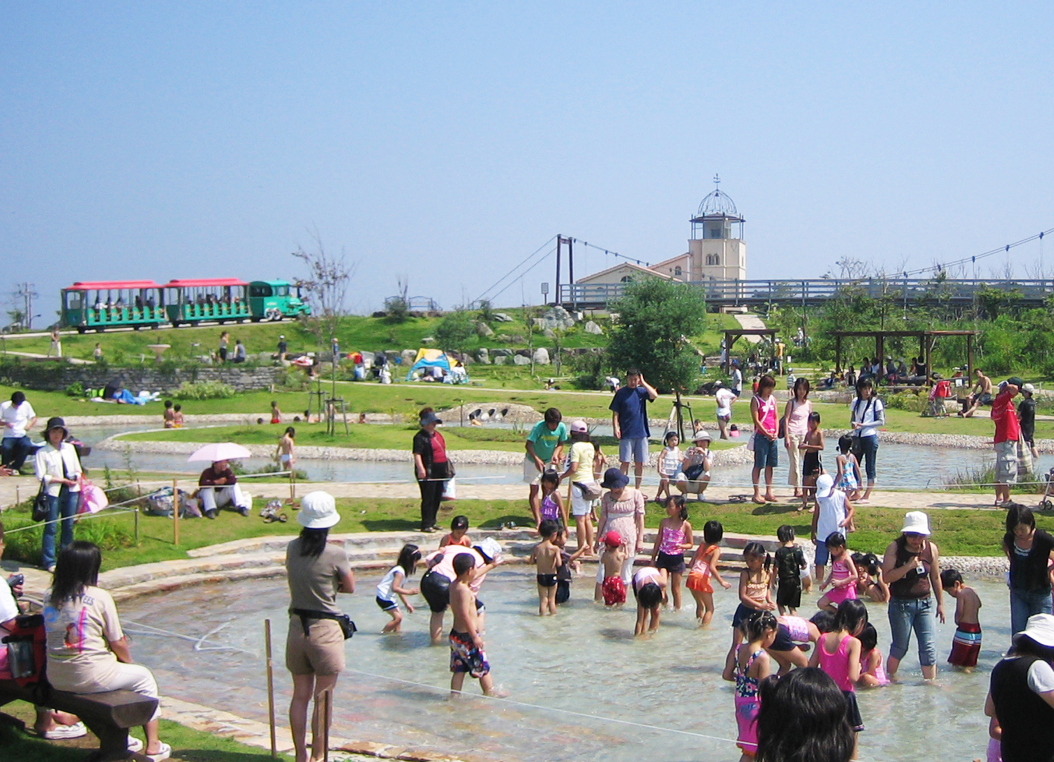 関東もいよいよ梅雨明け 夏本番 モコモコの泡で遊べる カニカニ泡あわ などの夏季限定アトラクションが初登場 横須賀市長井海の手公園 ソレイユの丘 西武造園株式会社のプレスリリース