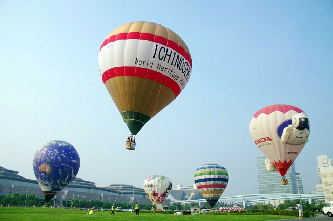 東日本大震災復興支援熱気球イベント『空を見上げて』in 東京」（当公園での過去開催の様子）