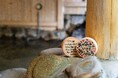 昭和レトロな温泉銭湯 玉川温泉で、地元ヒノキを使用した「母の日ありがとう風呂」を開催。オリジナル母の日ギフトセットも期間限定で販売します