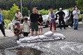 昭和レトロな温泉銭湯 玉川温泉で、梅雨や台風に備える「土嚢づくり」「地元消防署による講話や制服貸出」などの防災ワークショップを開催します