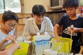昭和レトロな温泉銭湯 玉川温泉にて、温泉を楽しみながら宿題も終わらせる一石二鳥の「宿題お助けワークショップ」を開催